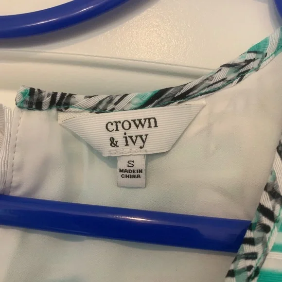 Crown & Ivy Floral Green, White, & Navy Dress - Picture 4 of 9